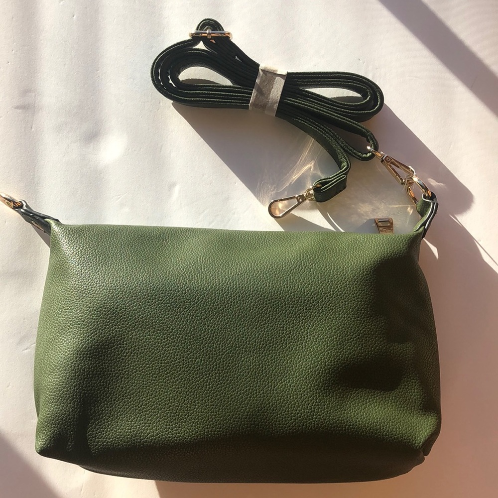 Black Rivet Crossbody Bag hunter green with adjustable strap gold strap clip